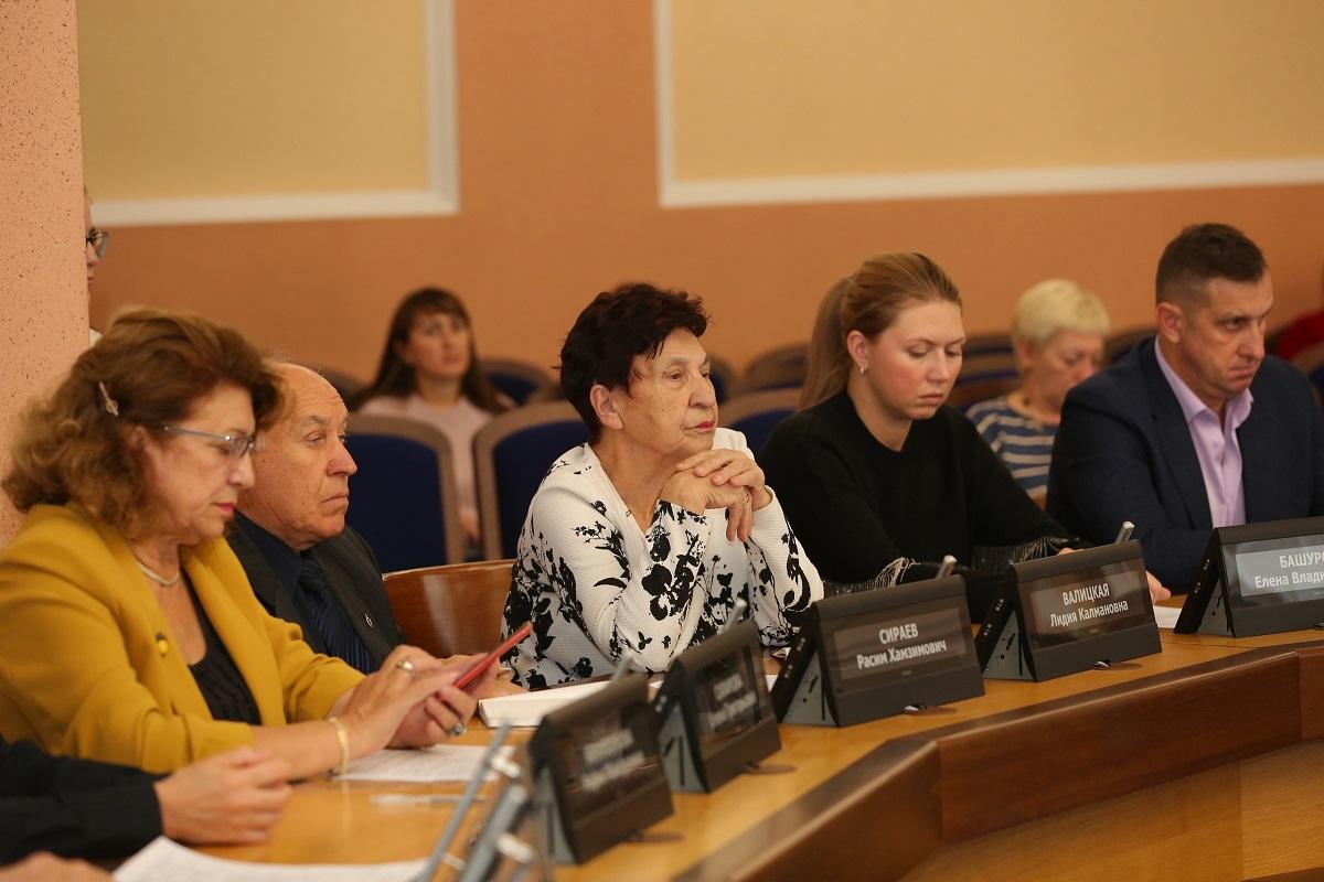 Фото В мэрии Новосибирска обсудили проекты, повышающие качество жизни старшего поколения 3